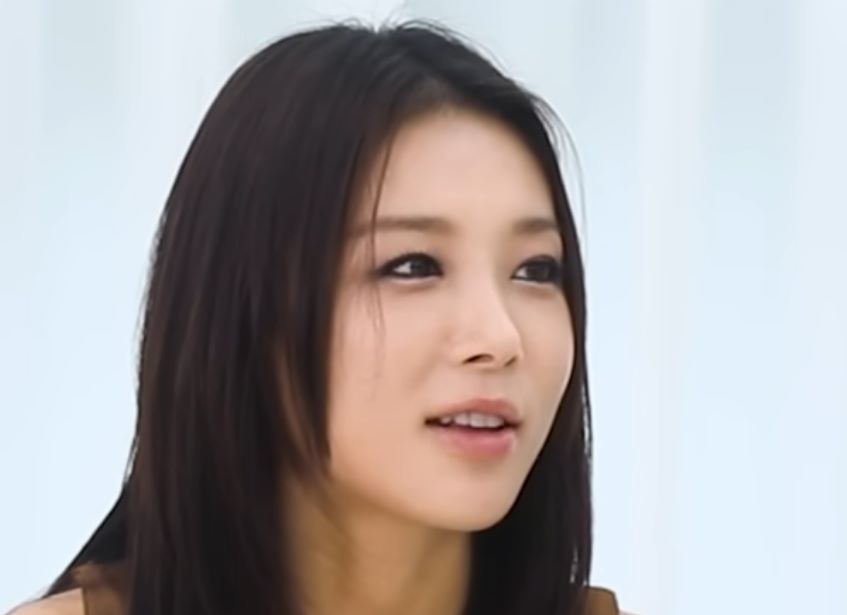 宥斌透露过去无法与少女时代徐贤友好的原因，当时是竞争对手