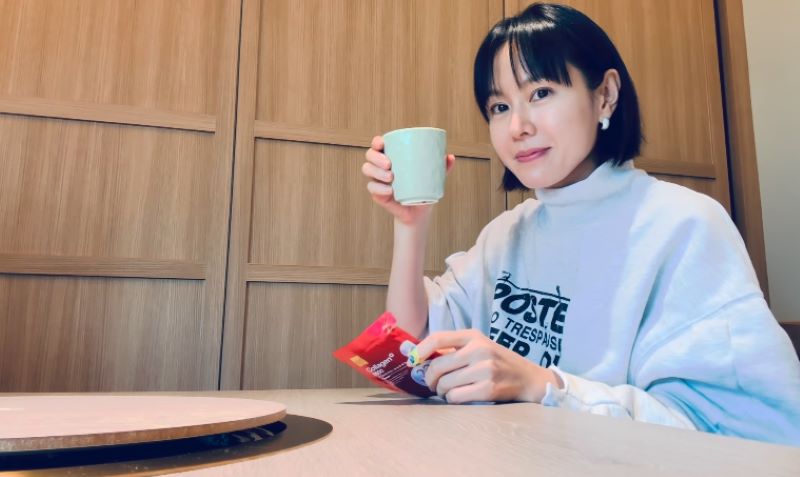 孙艺珍以清新的短发造型亮相,看起来就像年轻时的自己