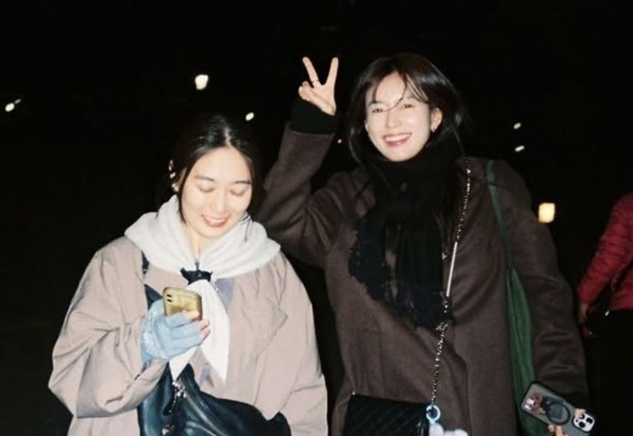 韩孝周晒与福永朱梨的双人合照,曾一起出演电视剧《匿名的恋人们》