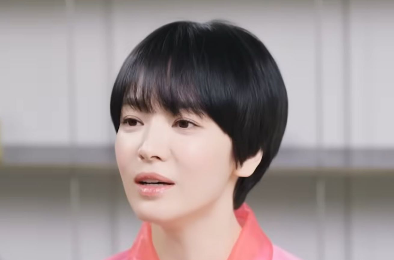 宋慧乔采访透露漂亮不是选戏标准，自爆私下照镜子常觉得累