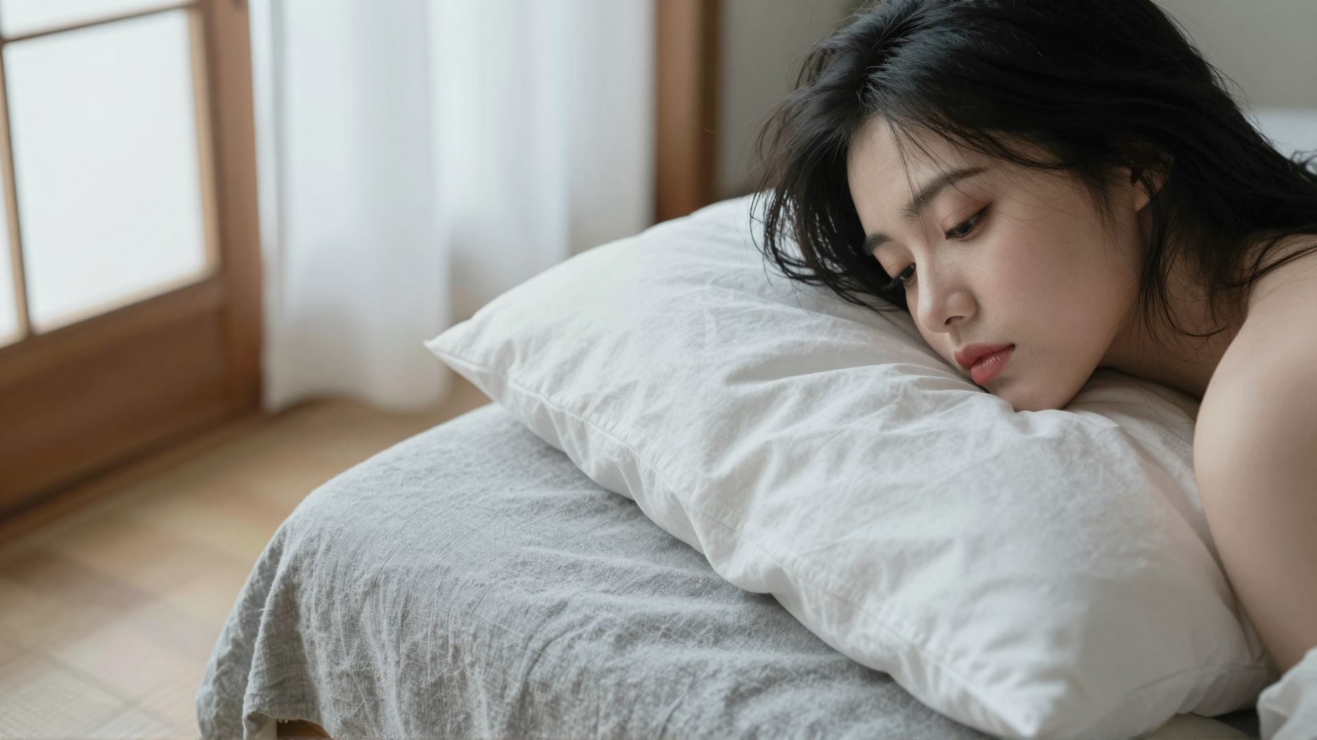 日式床上美女清新写真高级感美图，懒得起床演绎成慵懒美学