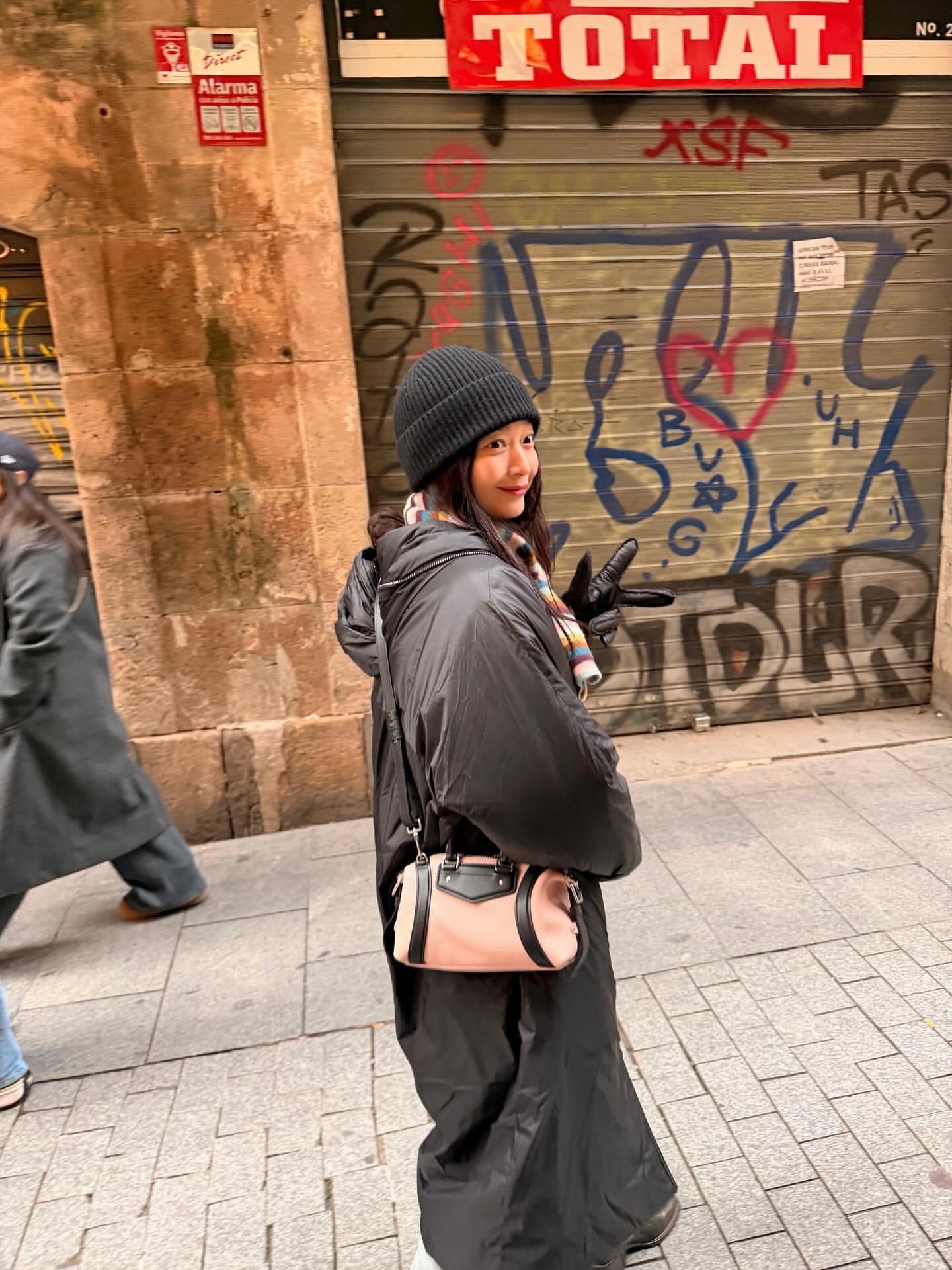 申敏儿公开新婚旅行纪念照,弥漫着二人之间的幸福氛围