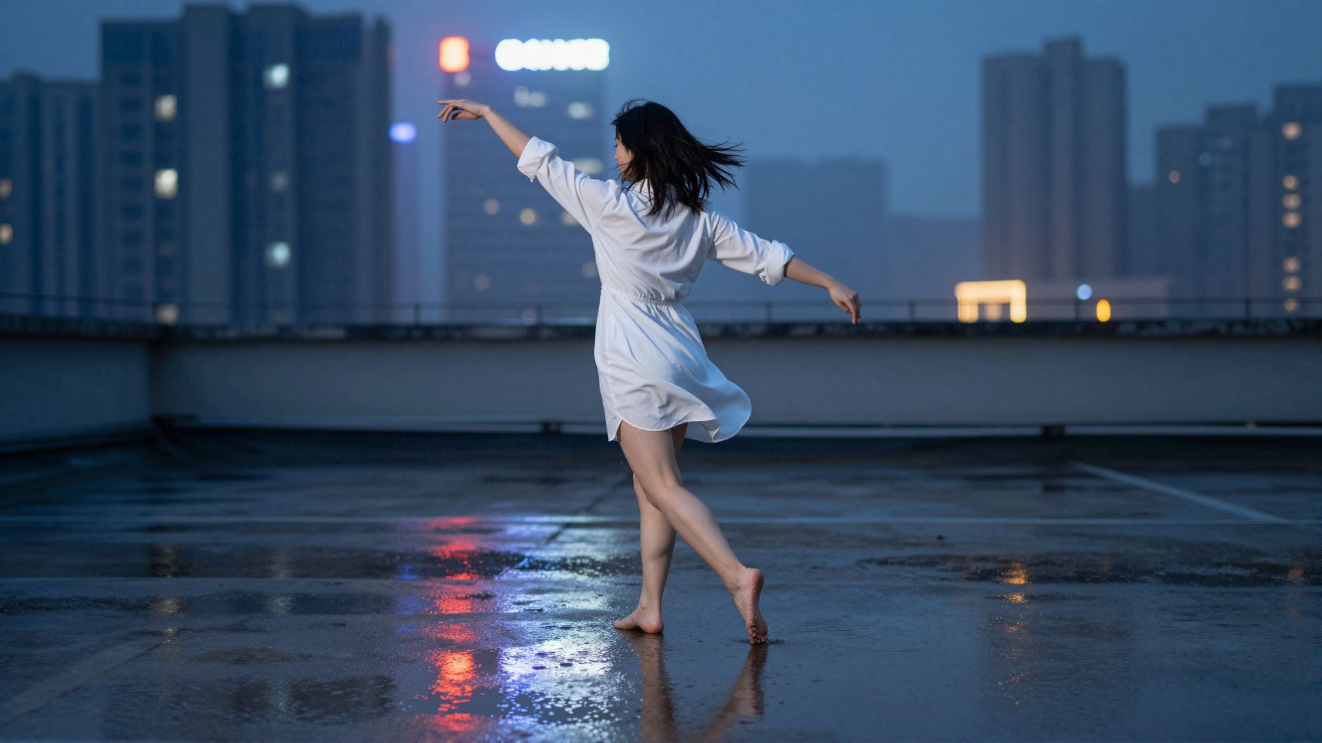 独自舞蹈的美女背影唯美图片写真，背影优雅得像首诗