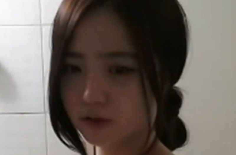 韩国浴室门把手女孩视频什么瓜,神似主播朴妮麦的门把手战神