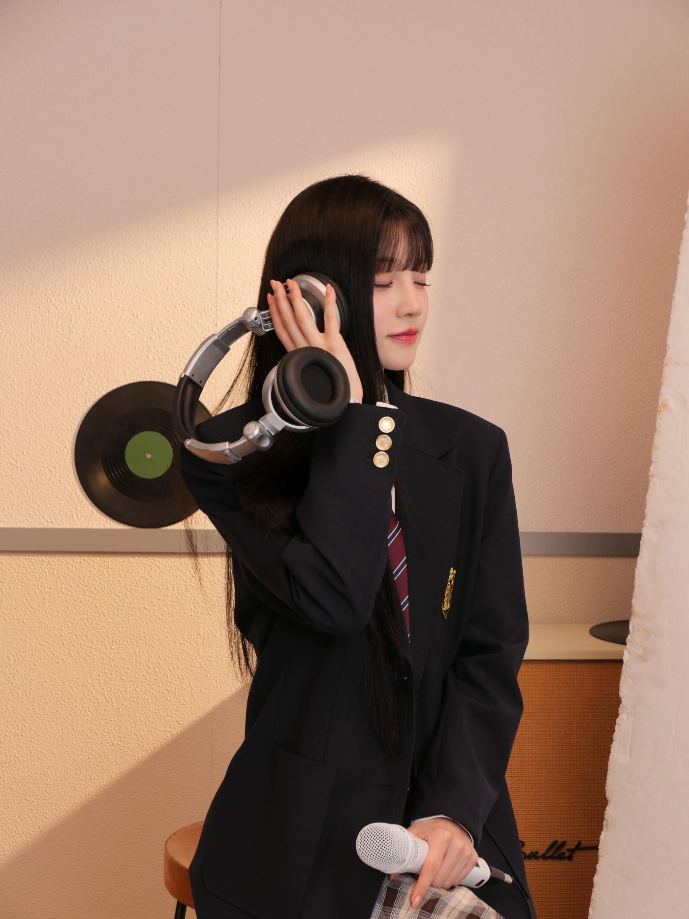 宋雨琦初恋感十足的校园风美照，学校里穿着制服的学姐