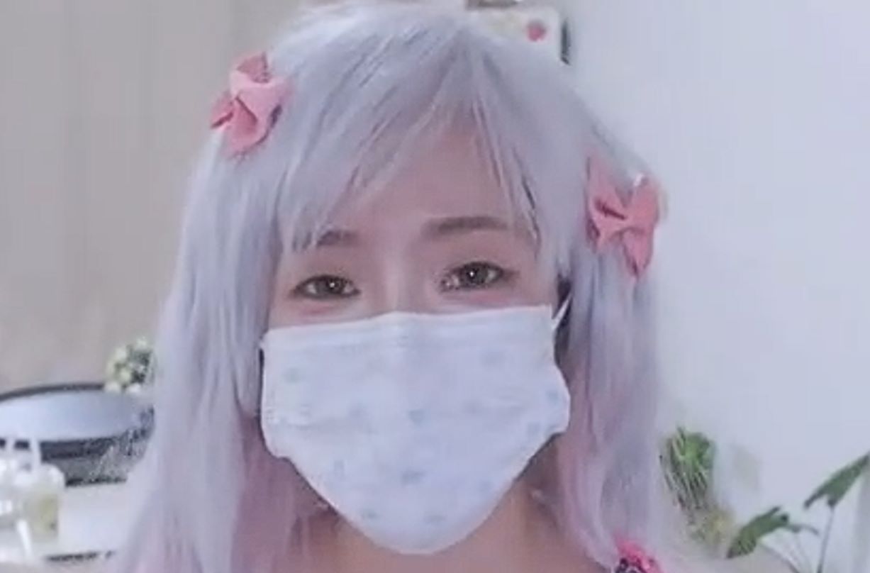 萌宅卡COS和泉纱雾视频情节摘要,邻居家的女儿小萌来借住一周