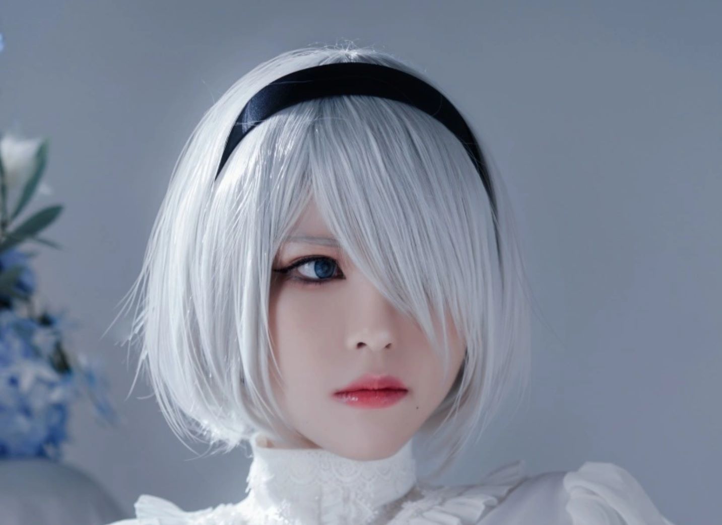 半半子COS的尼尔2B写真有几套,从原皮黑色战斗服到白礼服等