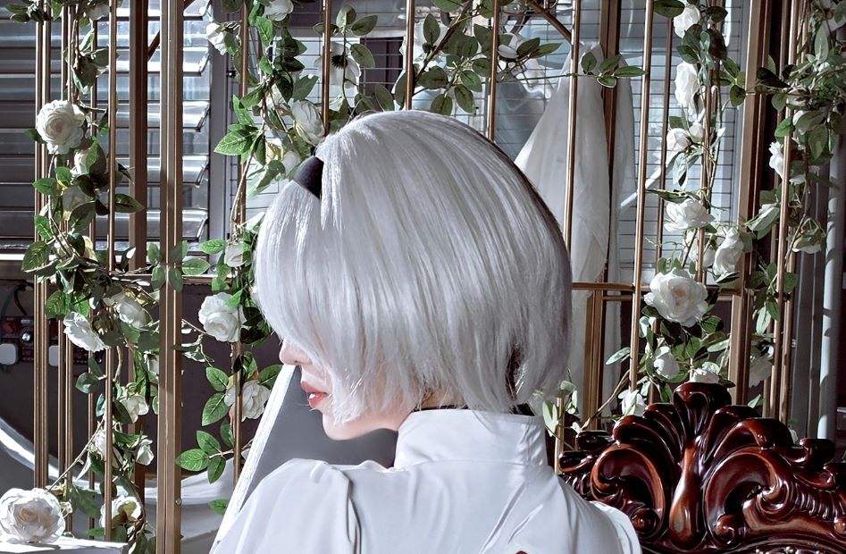 半半子COS的尼尔2B写真有几套,从原皮黑色战斗服到白礼服等