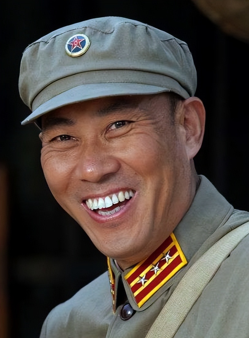 戏红人不红的西安演员吴京安,观众心目中最帅排长,因拍戏险丧命