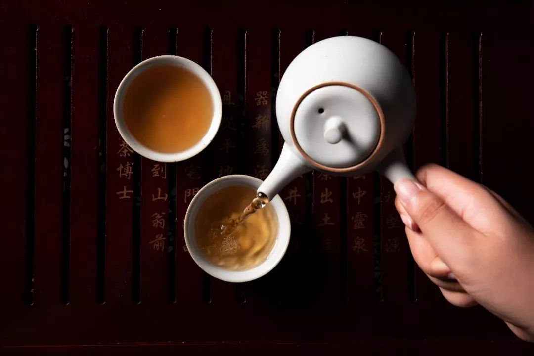 长期吸烟却又坚持喝茶的人,最后身体怎么样了?不妨了解一下真相