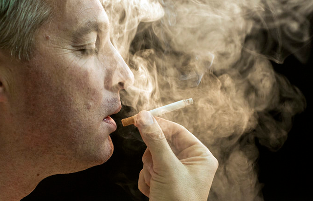 烟瘾,酒瘾,色瘾哪个伤身大?为了长寿,中年男性应该戒哪种?