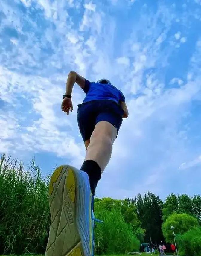 夏天跑步要拼汗水还是拼命?专家新建议引争议