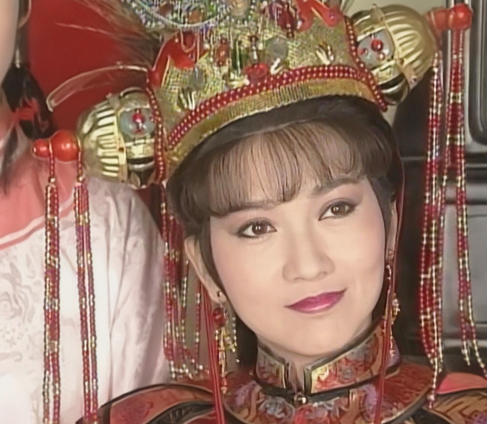 进入九十年代,先是1991年中视版《戏说乾隆》,赵雅芝一人分饰三角