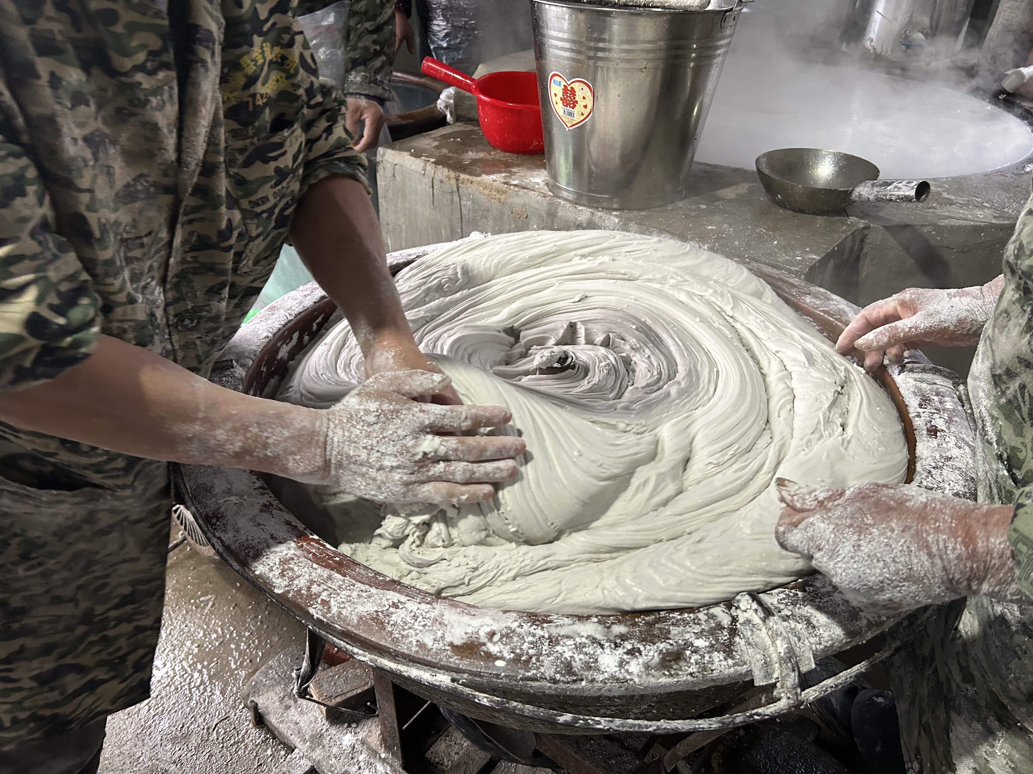 传统漏瓢式红薯粉条制作方法大揭秘