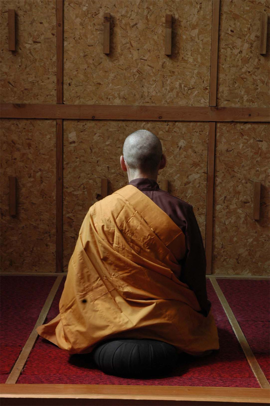 隐居修行 10 年,钱花光精神崩溃还俗,上海大叔向女儿要 20 万赡养费?