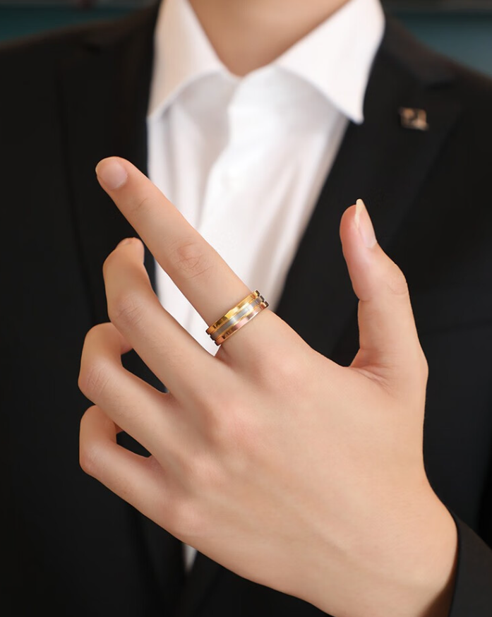 男生戴戒指应该戴在哪只手上?