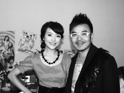 汪涵一家三口逛街,小沐沐"黄毛"抢镜,与汪涵相似度爆表