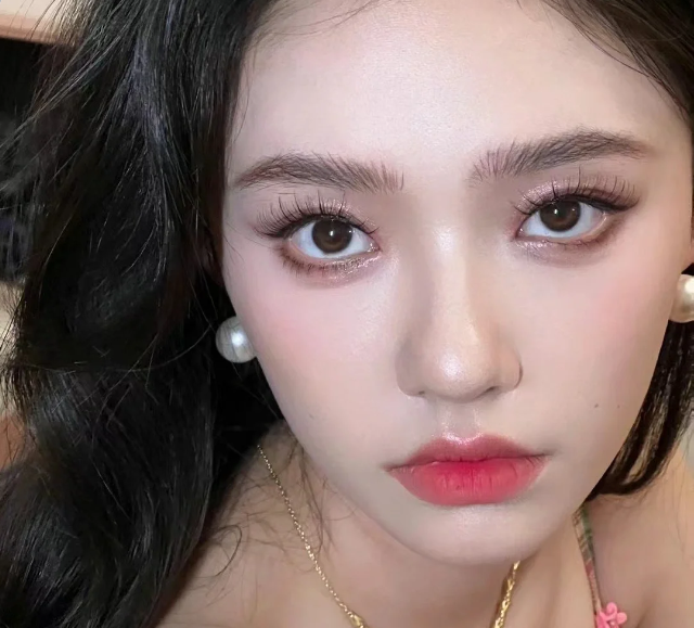 鲶鱼系长相的女生快来抄一下这个变美思路,走高级感路线的美女