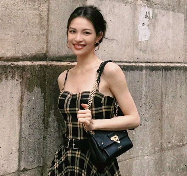 鲶鱼系长相的女生快来抄一下这个变美思路,走高级感路线的美女