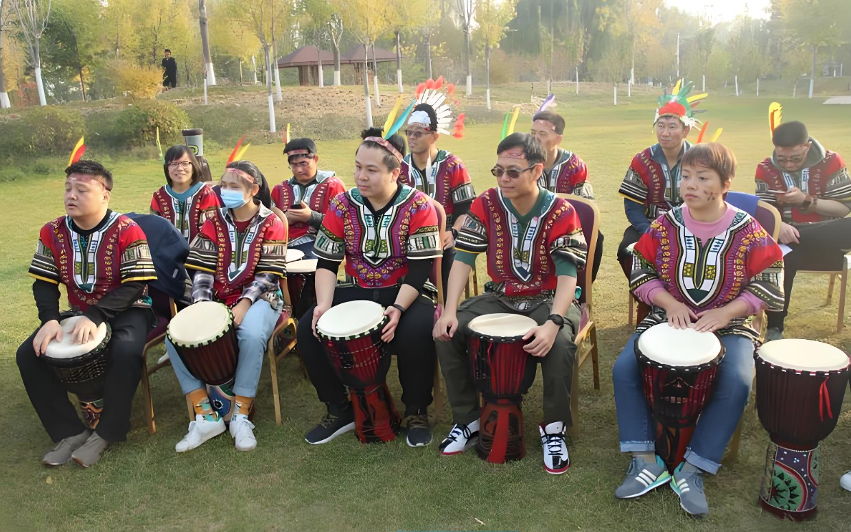 非洲鼓团建:节奏中凝聚力量,鼓点里传递激情