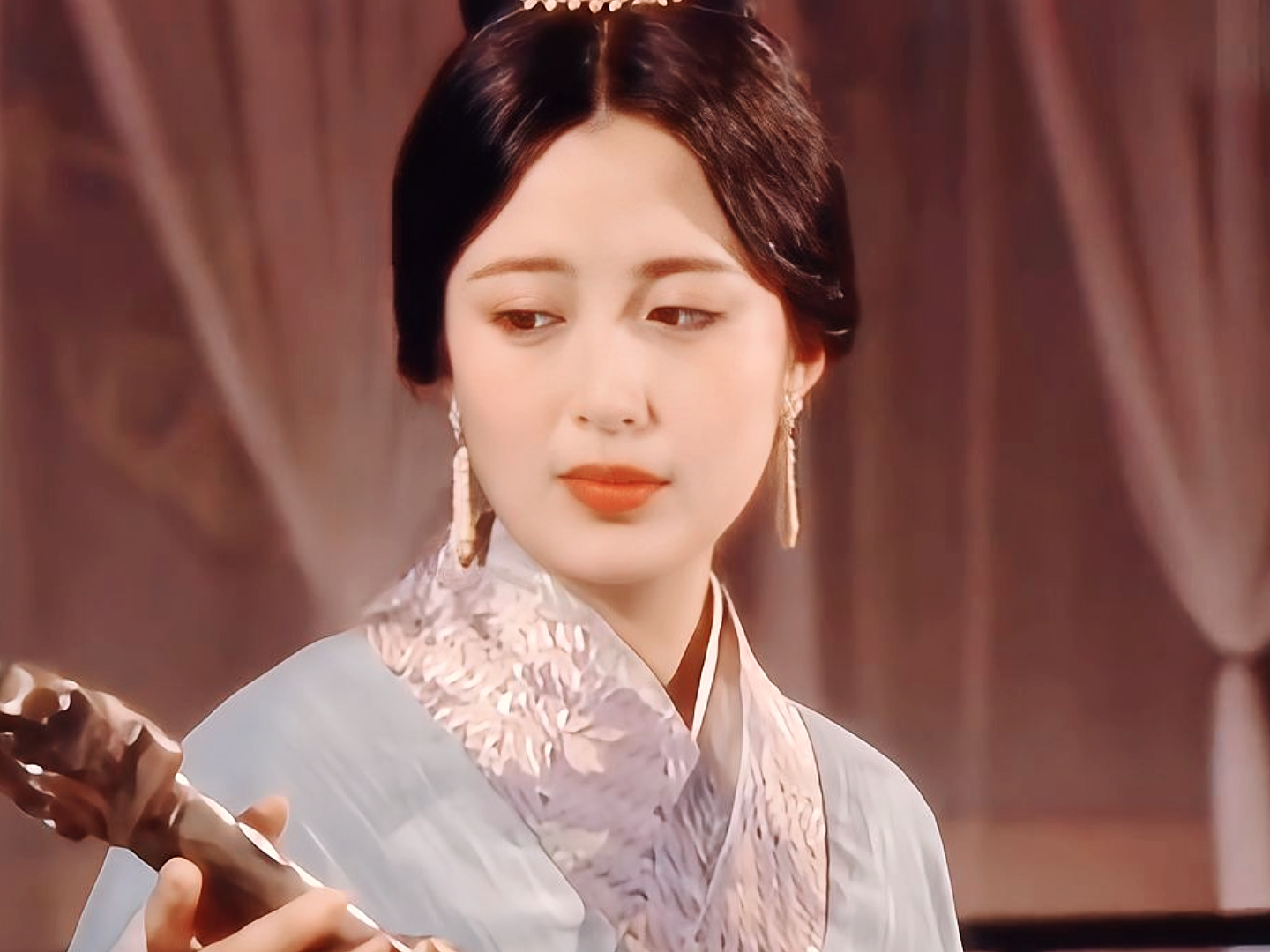 杨童舒饰演的子夷温婉出圈,与徐盈盈反差太大