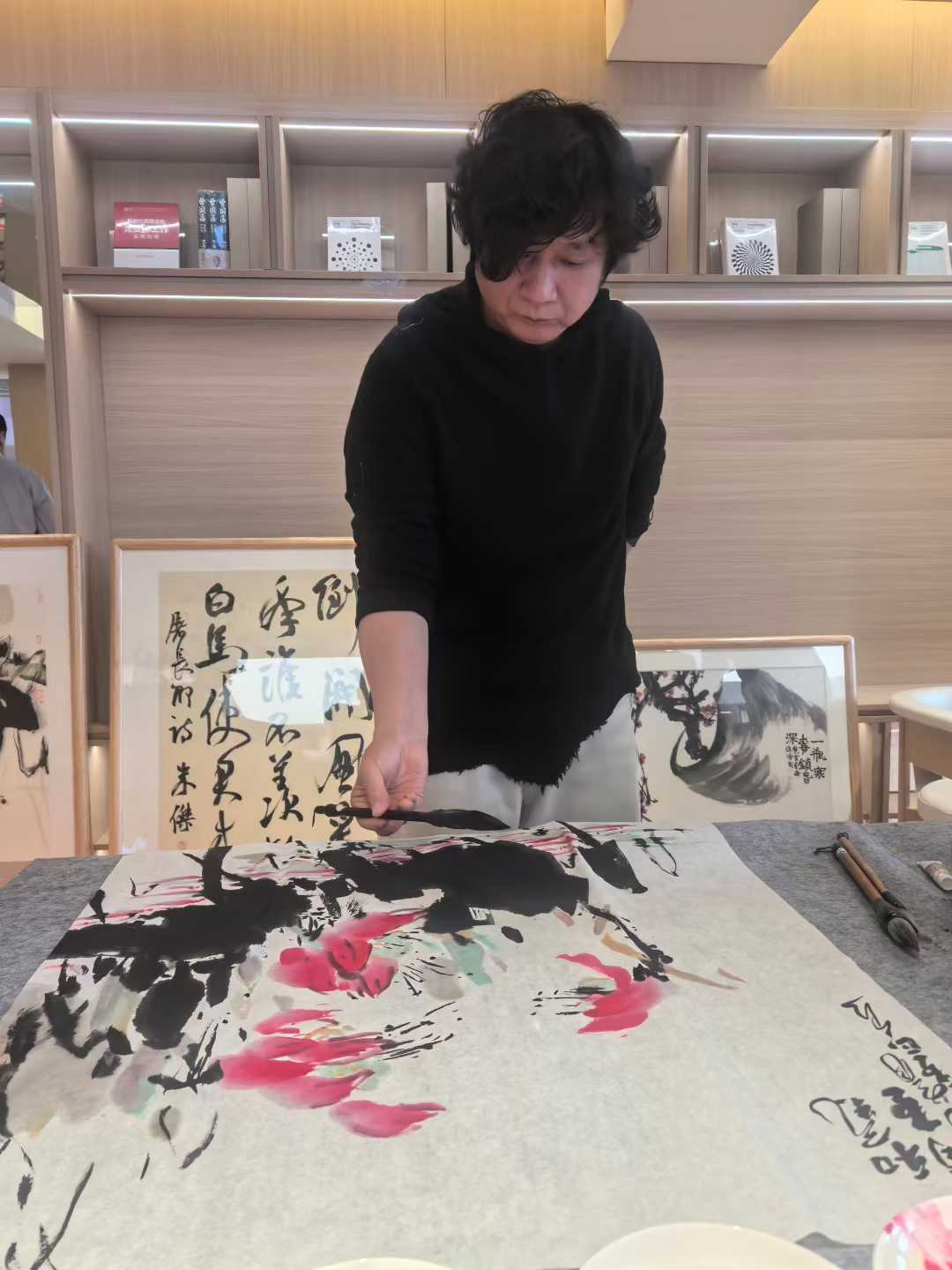 长沙市花鸟画家协会文艺进基层惠民专场走进中铁城建龙隐台