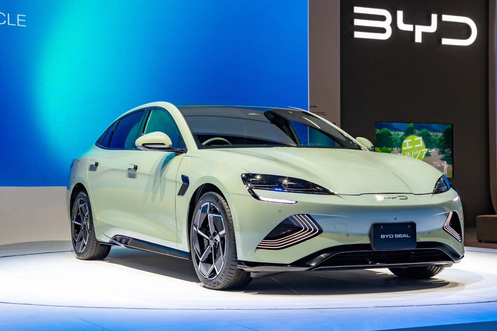 为什么电动车都突破 800 km 续航了,还是无法消除里程焦虑?