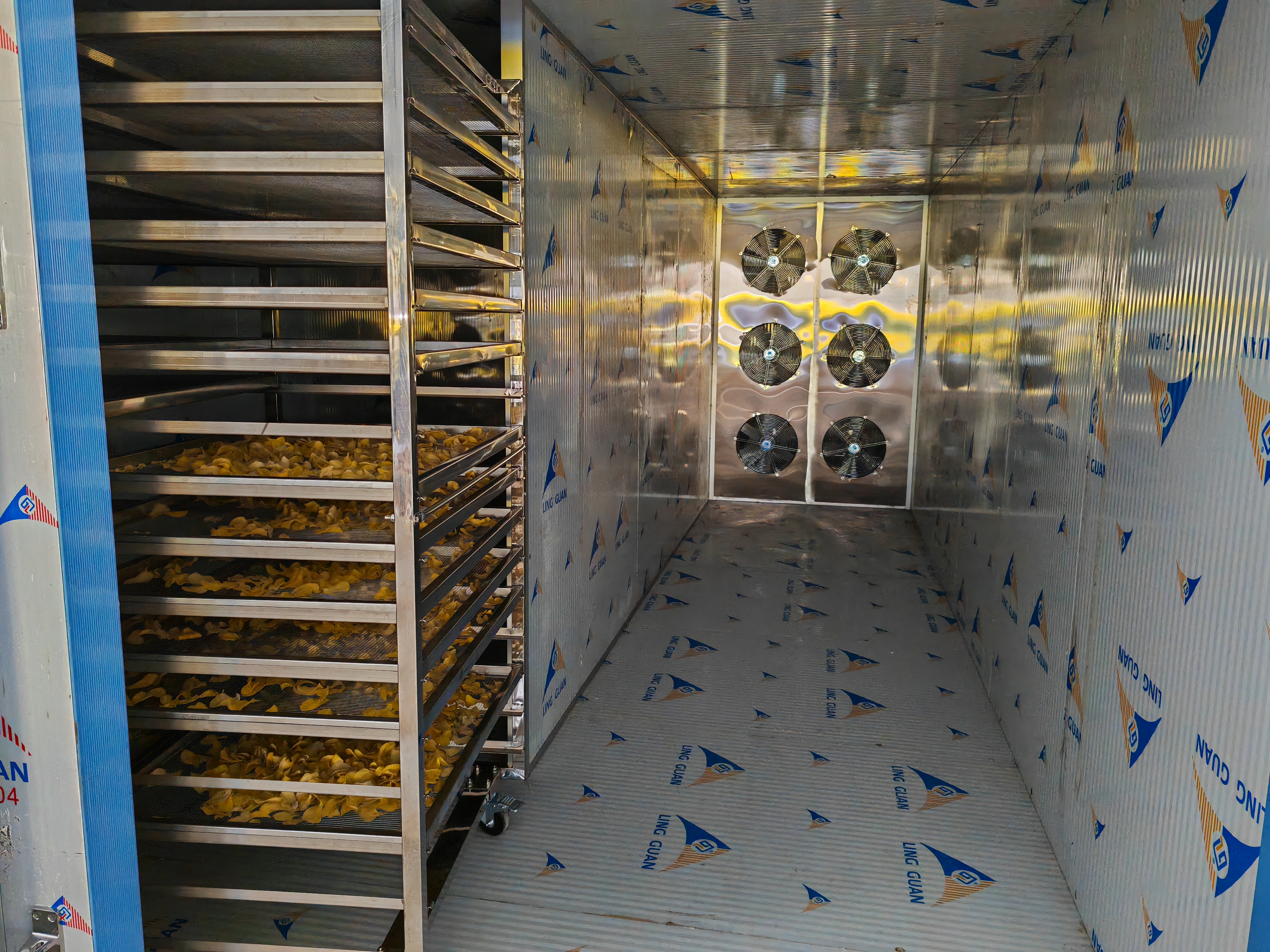 大型萝卜烘干机,高效除湿,能耗低,烘干出来的跟太阳晒干一样