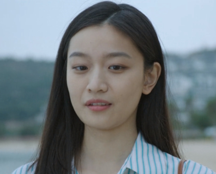 参演《如懿传》走红,校花出身的郑水晶,凭借《错位》大放光彩