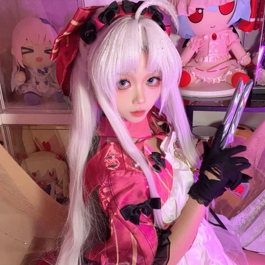 白栎shirly 珂莱塔 cos写真:粉色房间里的银发魔法少女