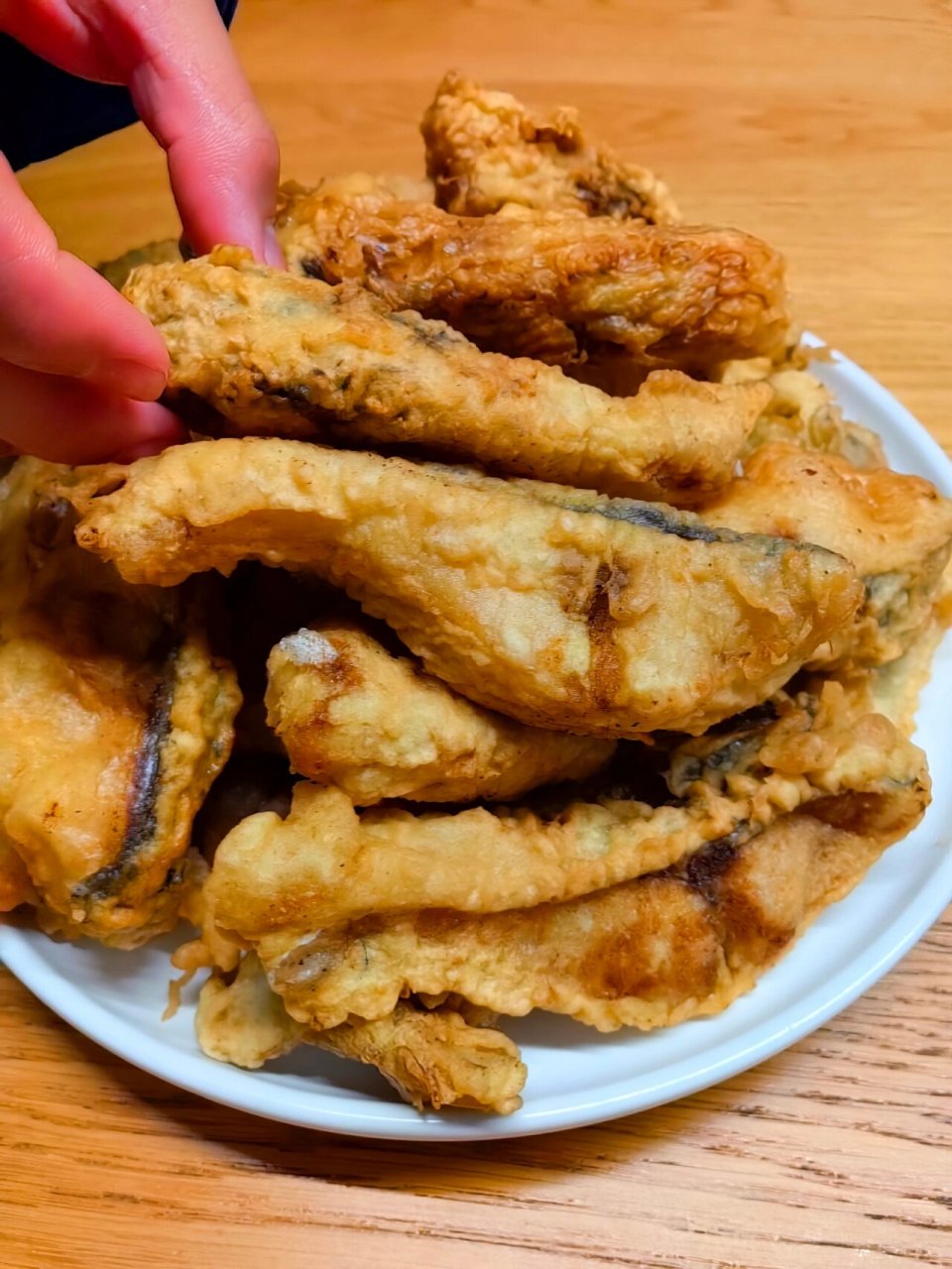 金黄酥脆的终极秘诀!手把手教你炸出外焦里嫩的完美鱼块