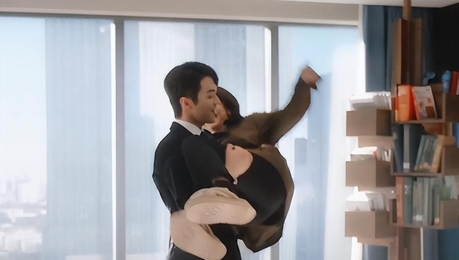 你比星光美丽:纪星失恋醉酒,竟被韩廷强吻,场面一度失控