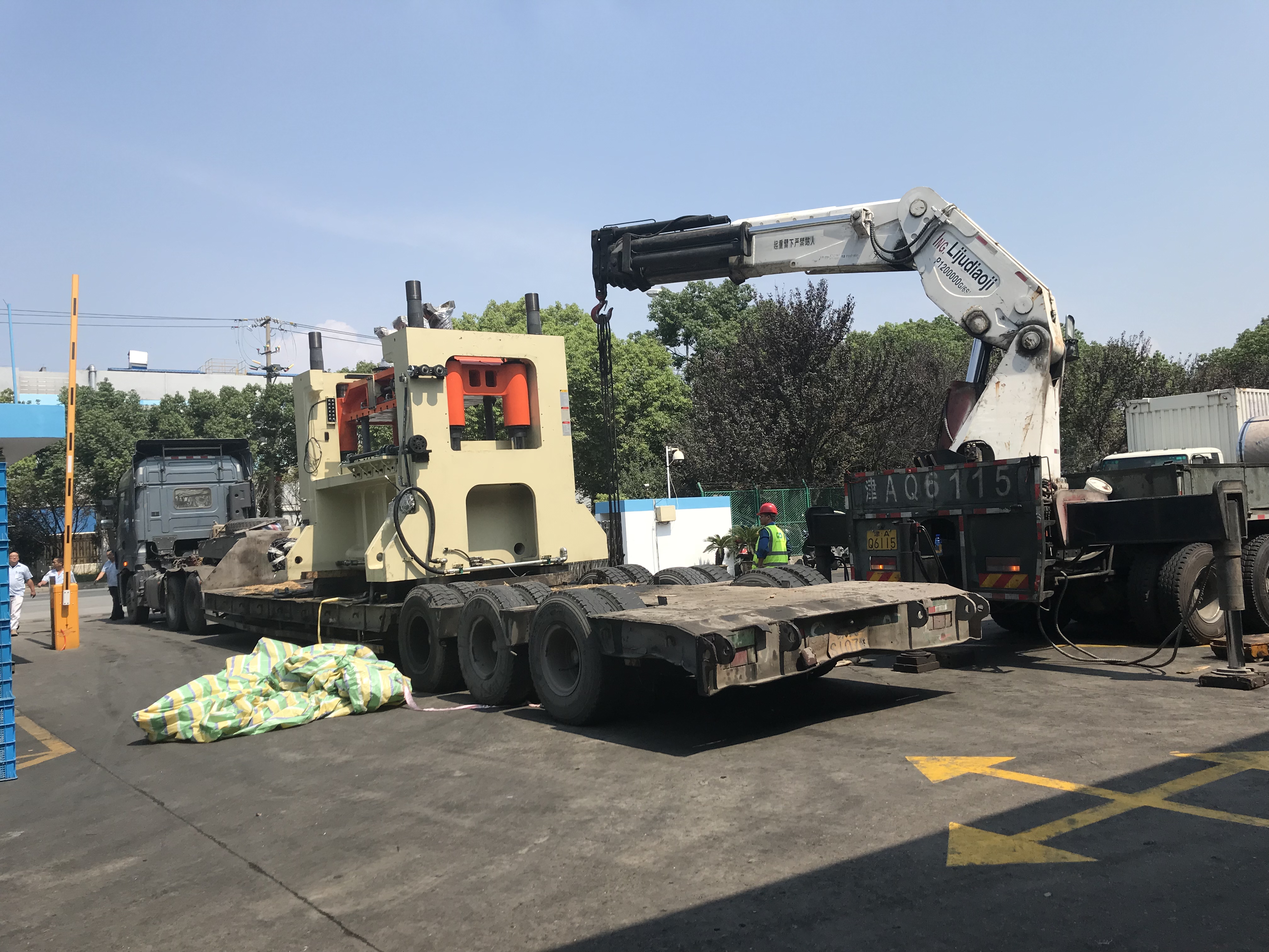 无锡钱桥吊装公司 大型设备搬运一鼎搬运公司十多年经验