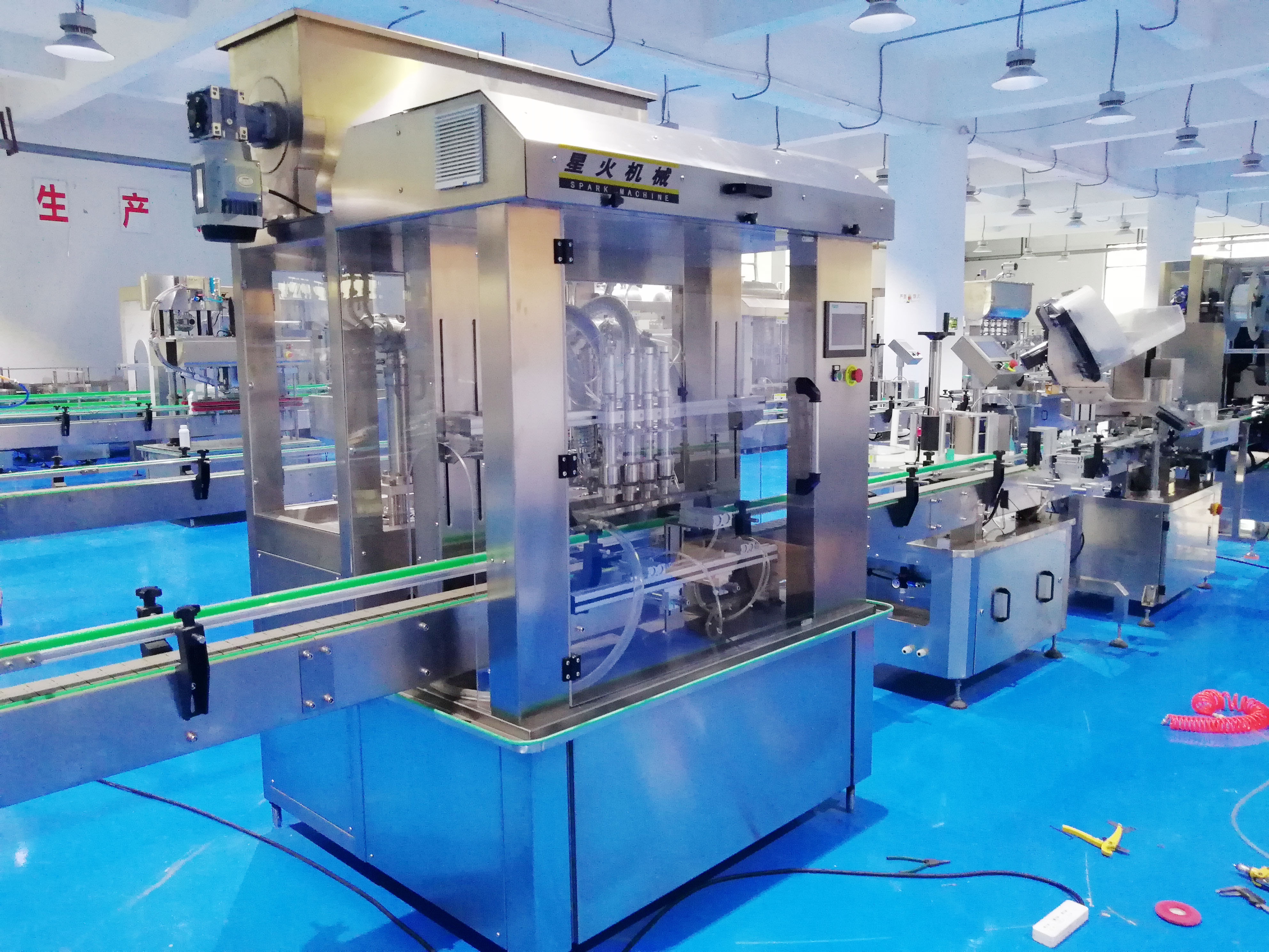 辣卤酱料灌装设备生产线-吹瓶灌装压盖套膜机械设备集成