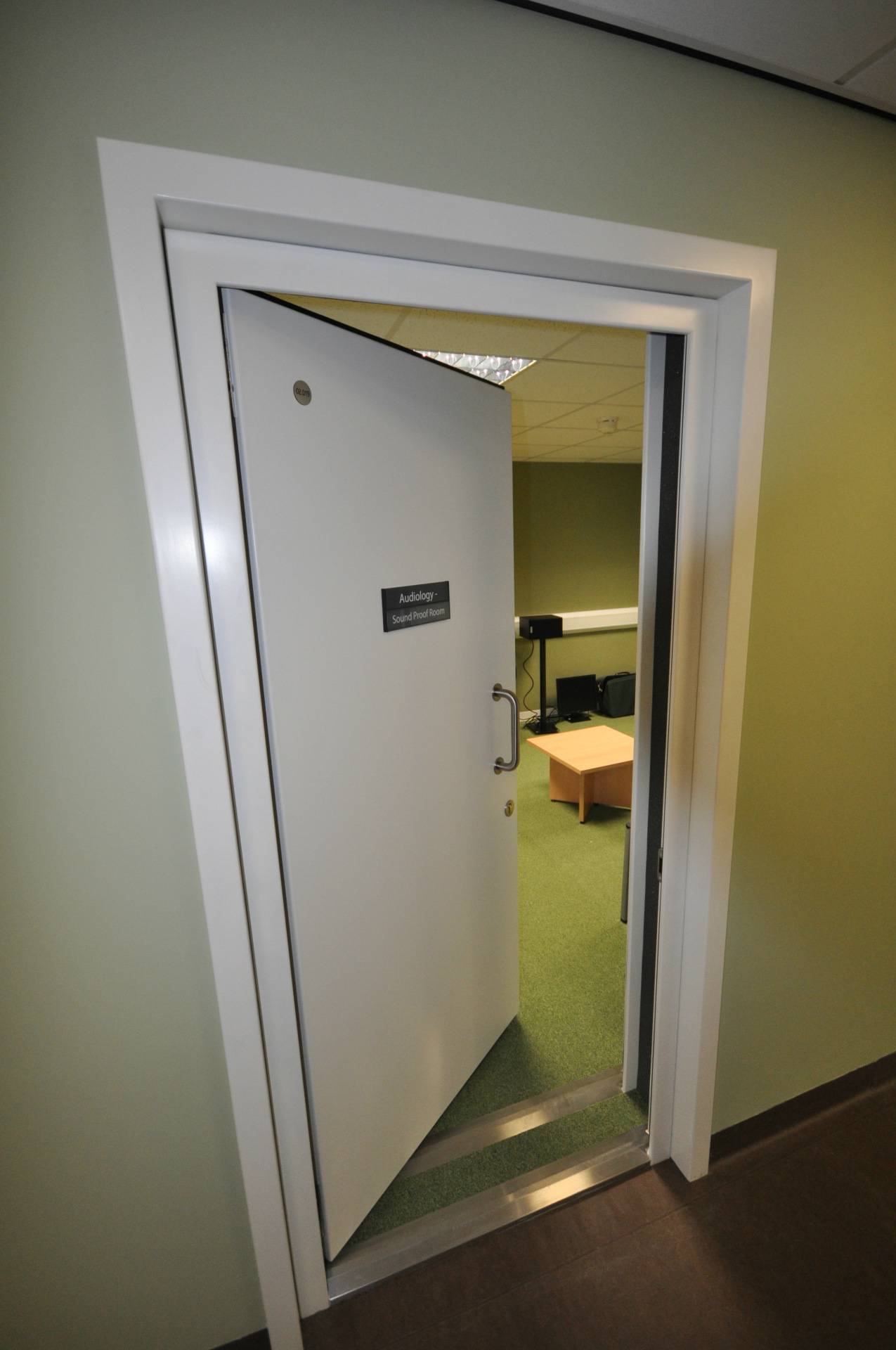 **精湛工艺**:北京隔声门生产,注重每一道工序,确