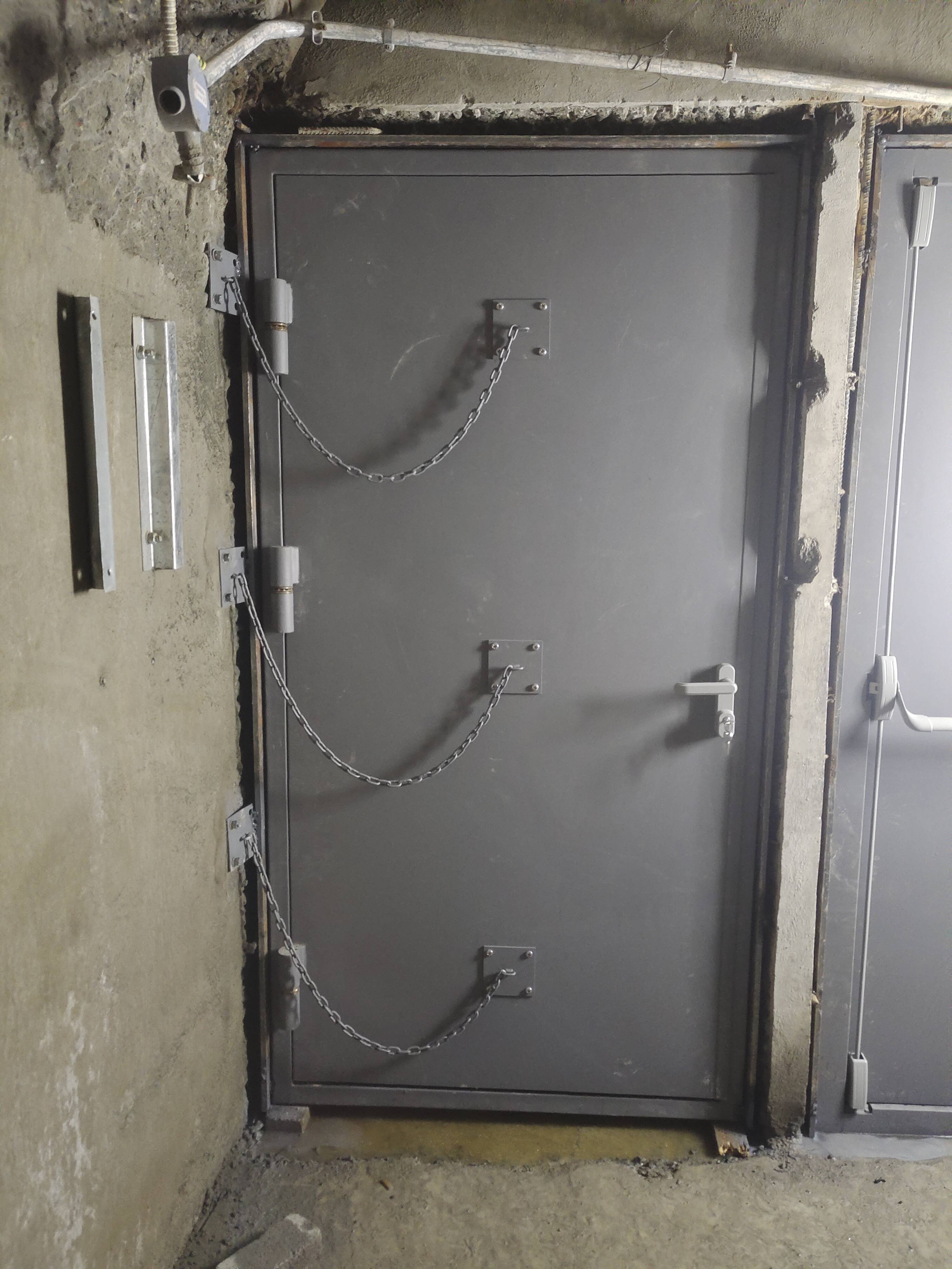 就是在建筑物内发生爆炸时防火门防脱链逃生安全门泄压门图片泄爆口