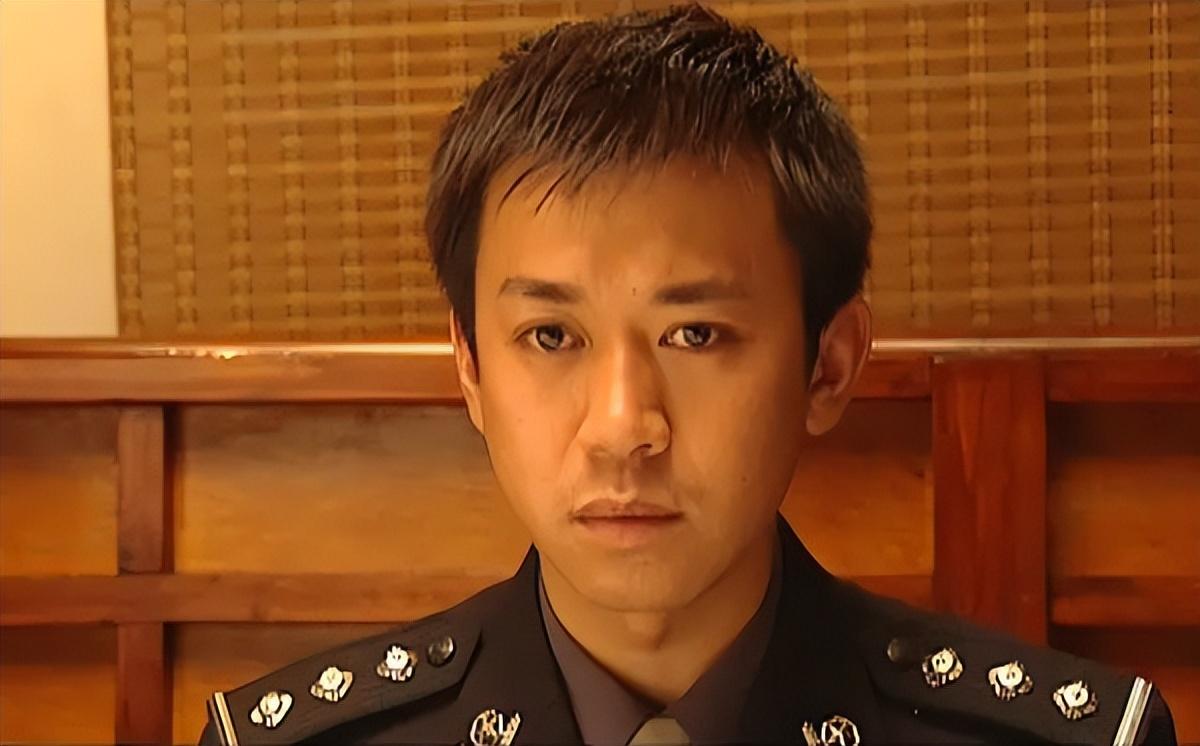 53岁王学兵近照曝出!胡子拉碴不修边幅,三婚娇妻曝出惹人羡