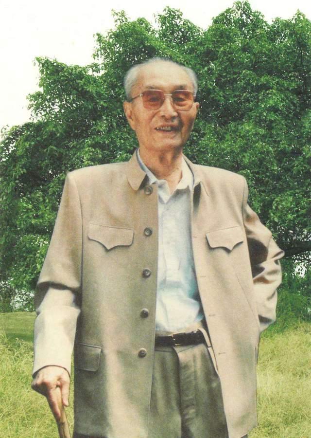 姬鹏飞为子求情,找了最不该找的人,对方怒斥:你儿子是军中败类