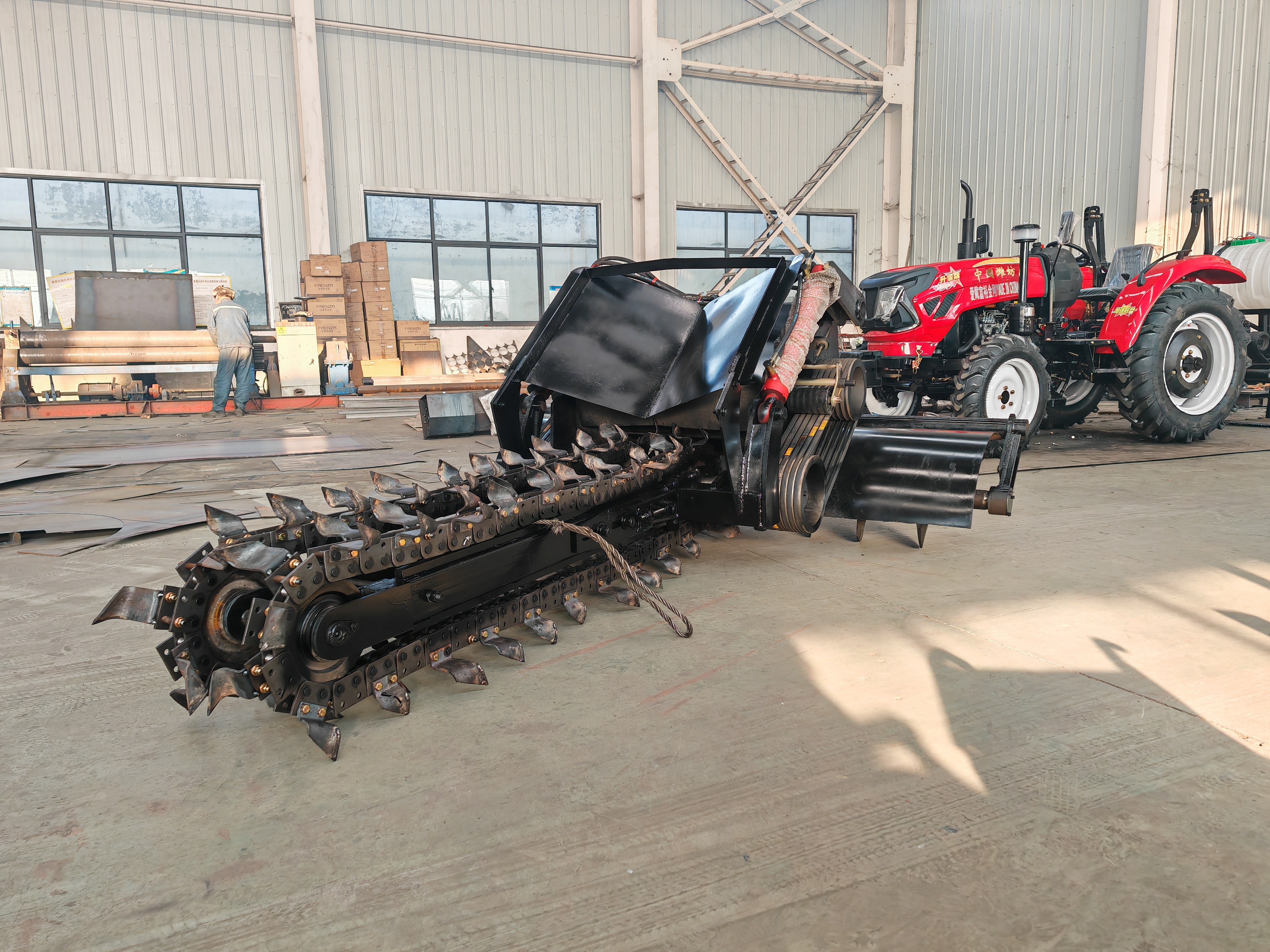 大型中置双链条开沟机 农田铺设地下喷灌管道打沟机 土地开槽机