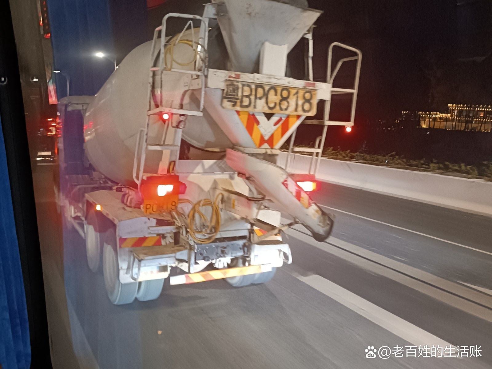卡住一长串”的车