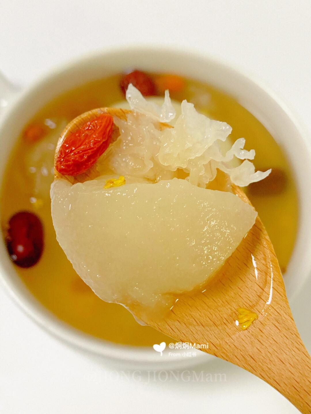 糯嫩嫩的润肺生津也太满足了食材雪梨2个冰糖枸杞银耳红枣做法