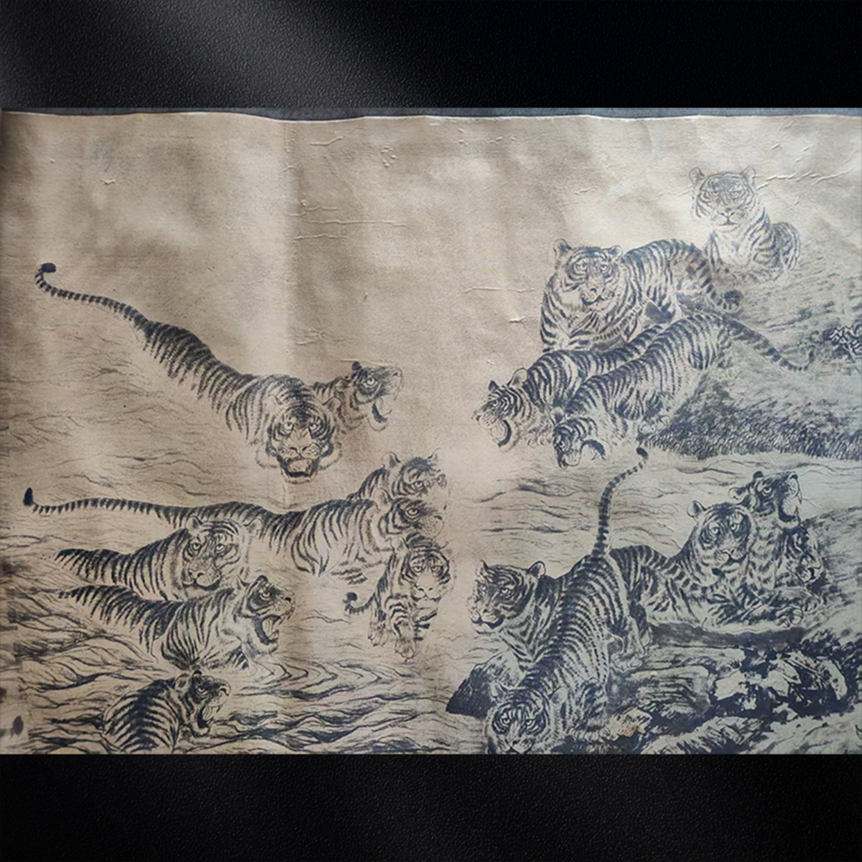 虎魂入卷:张择《百虎图》里的匠心风骨与收藏深意