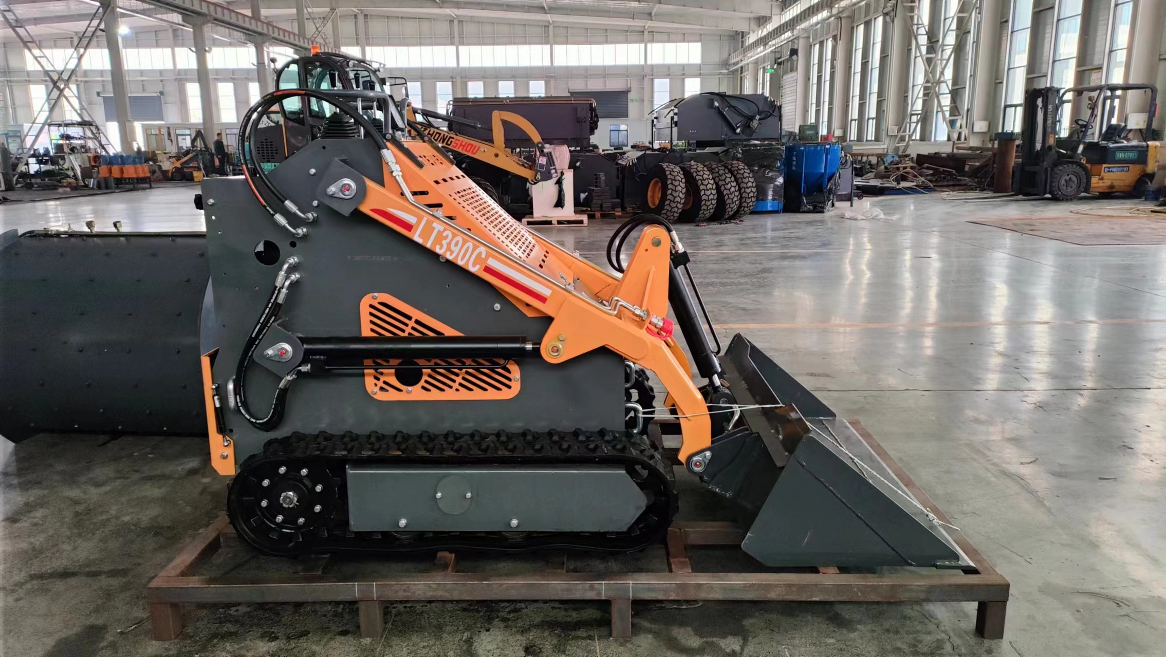 小型滑移装载机多功能履带滑移铲车