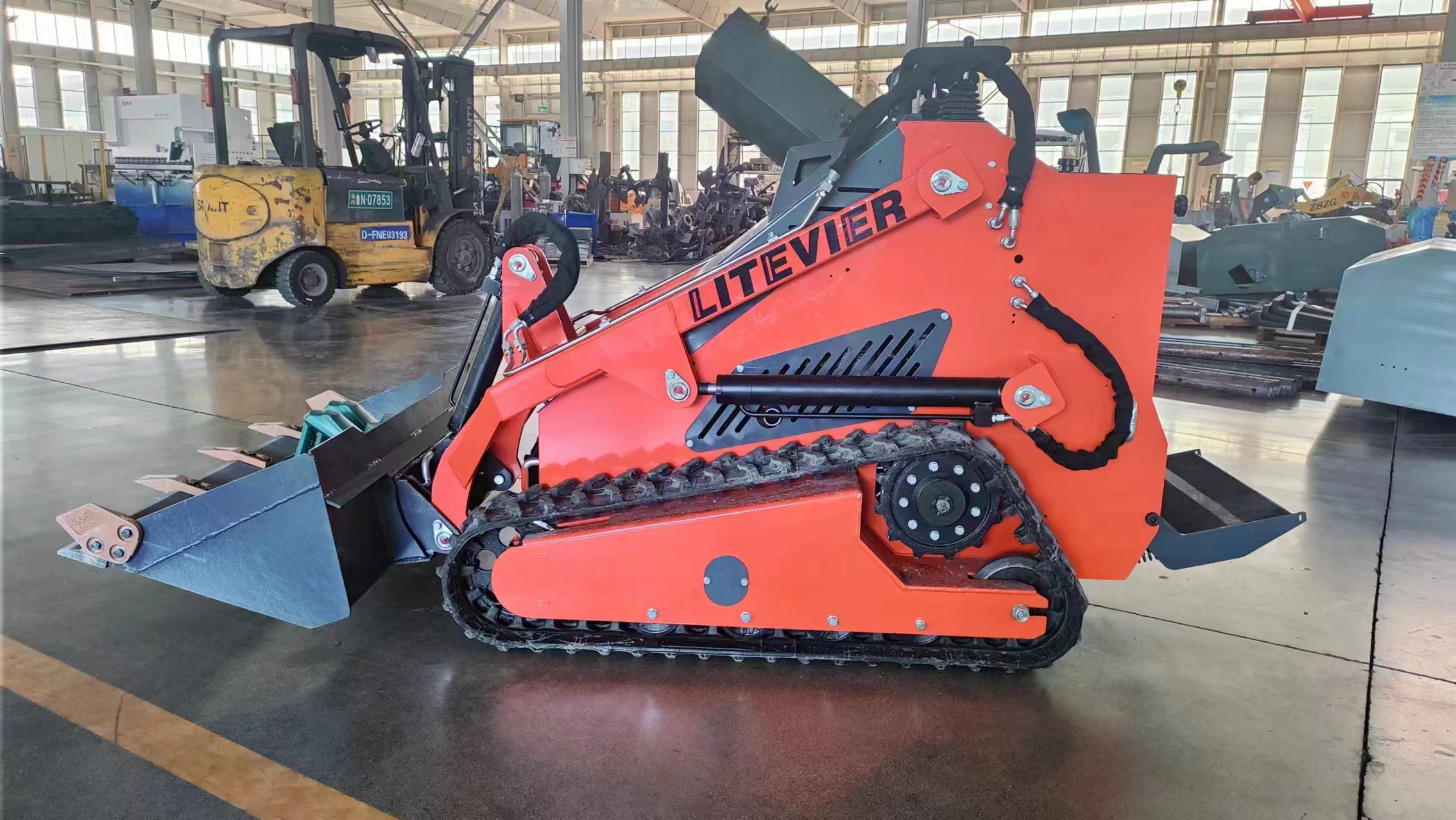 小型滑移装载机多功能履带滑移铲车