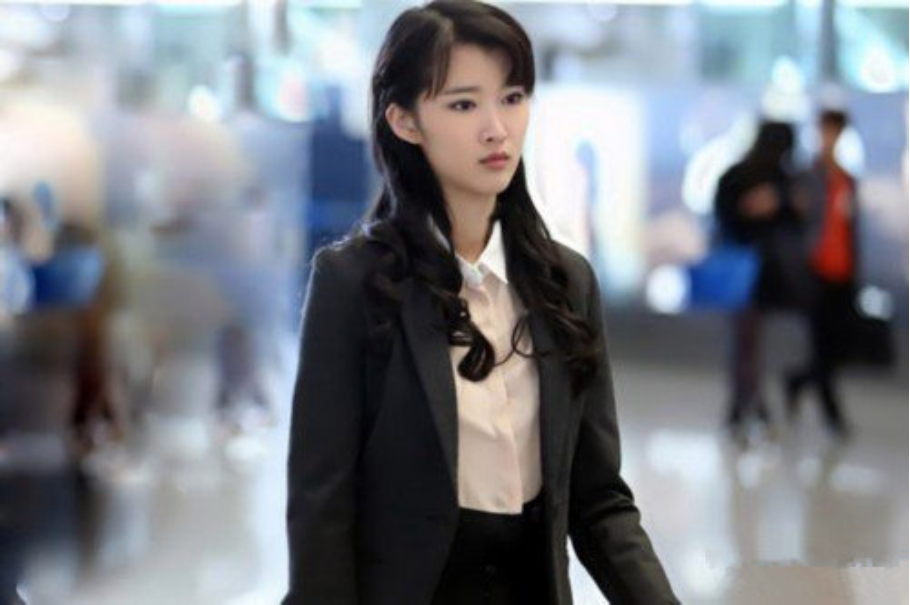 演员奚望:在继父刘之冰支持下离婚,带着闺女的她,如今怎样了?