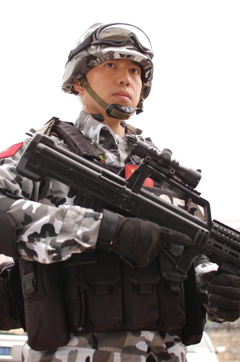 适合演军人的8位硬汉:刚毅勇猛,孔武有力,他们才是中国力量!