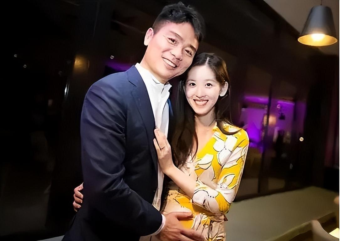 回顾有种婚姻叫章泽天和刘强东,妻子被王思聪嘲讽,丈夫怒怼维护