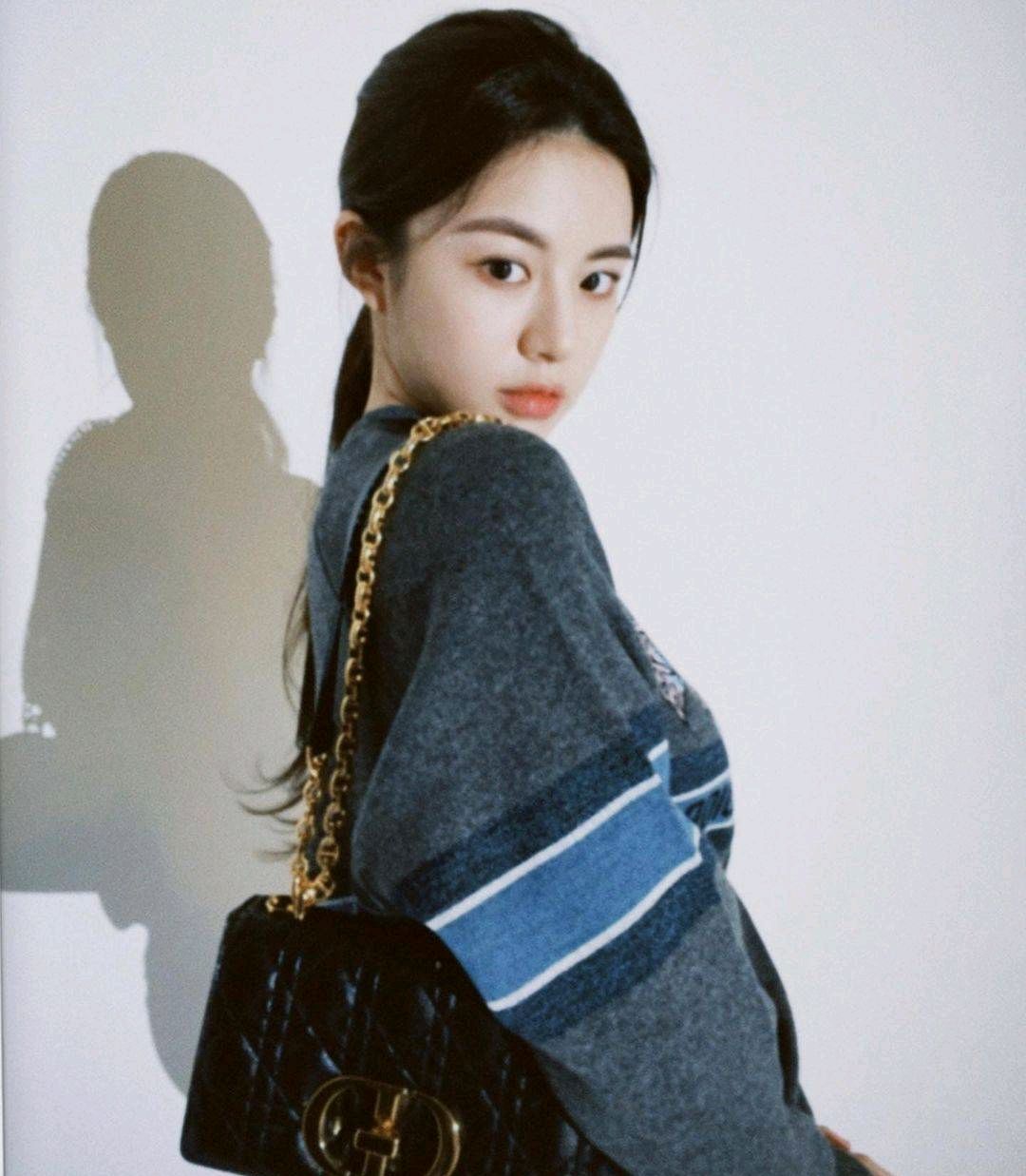 韩国女星高允真