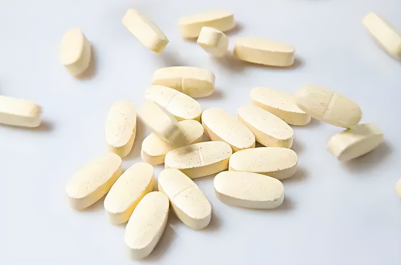 青岛女子每天坚持吃维生素b12,4个症状得到了改善,早了解有帮助