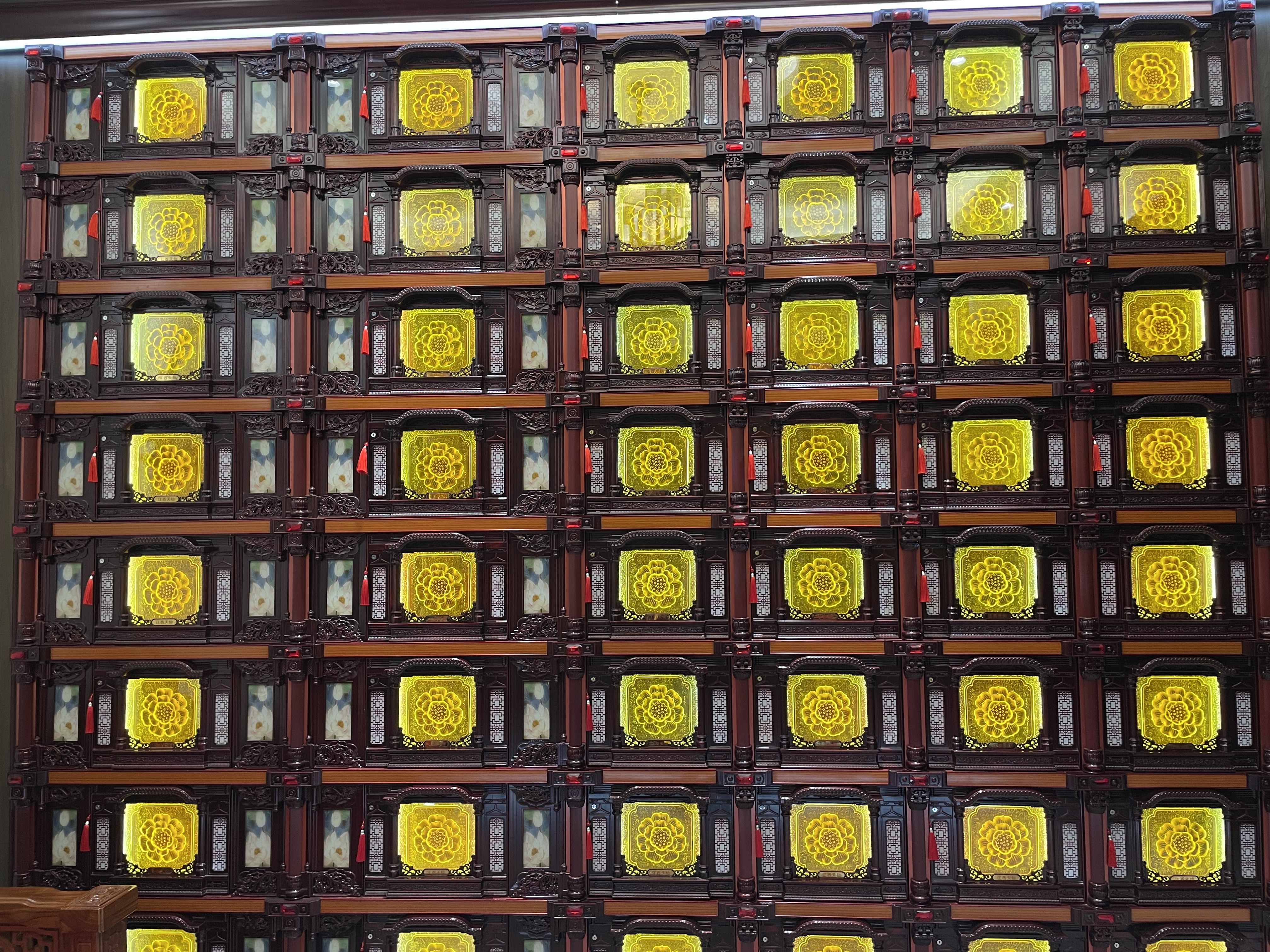 骨灰存放架地宫福位,可以向海底捞学什么?